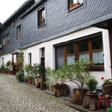 Hof mit Kuebelpflanzen