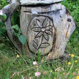 Holzskulptur u Kleintierwohnung 